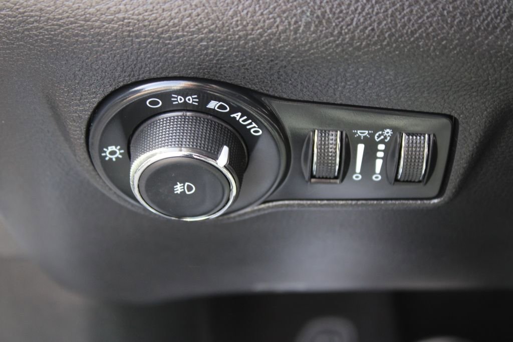 Used 2023 Jeep Compass Altitude image 25