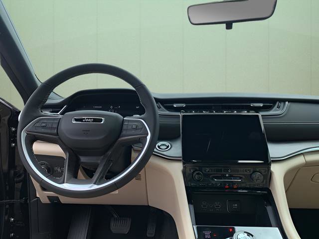 New 2025 Jeep Grand Cherokee Limited w/ Black Appearance Package image 20