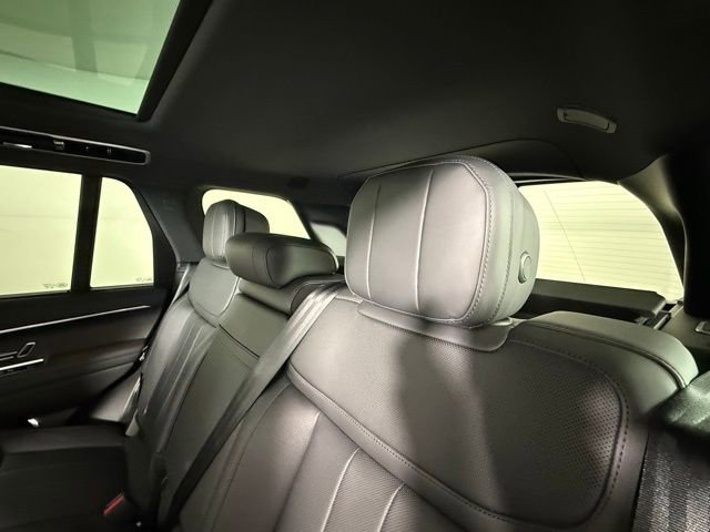 New 2025 Land Rover Range Rover SE image 30