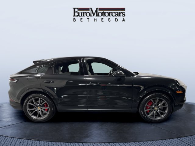 Used 2024 Porsche Cayenne S AWD/4WD image 6