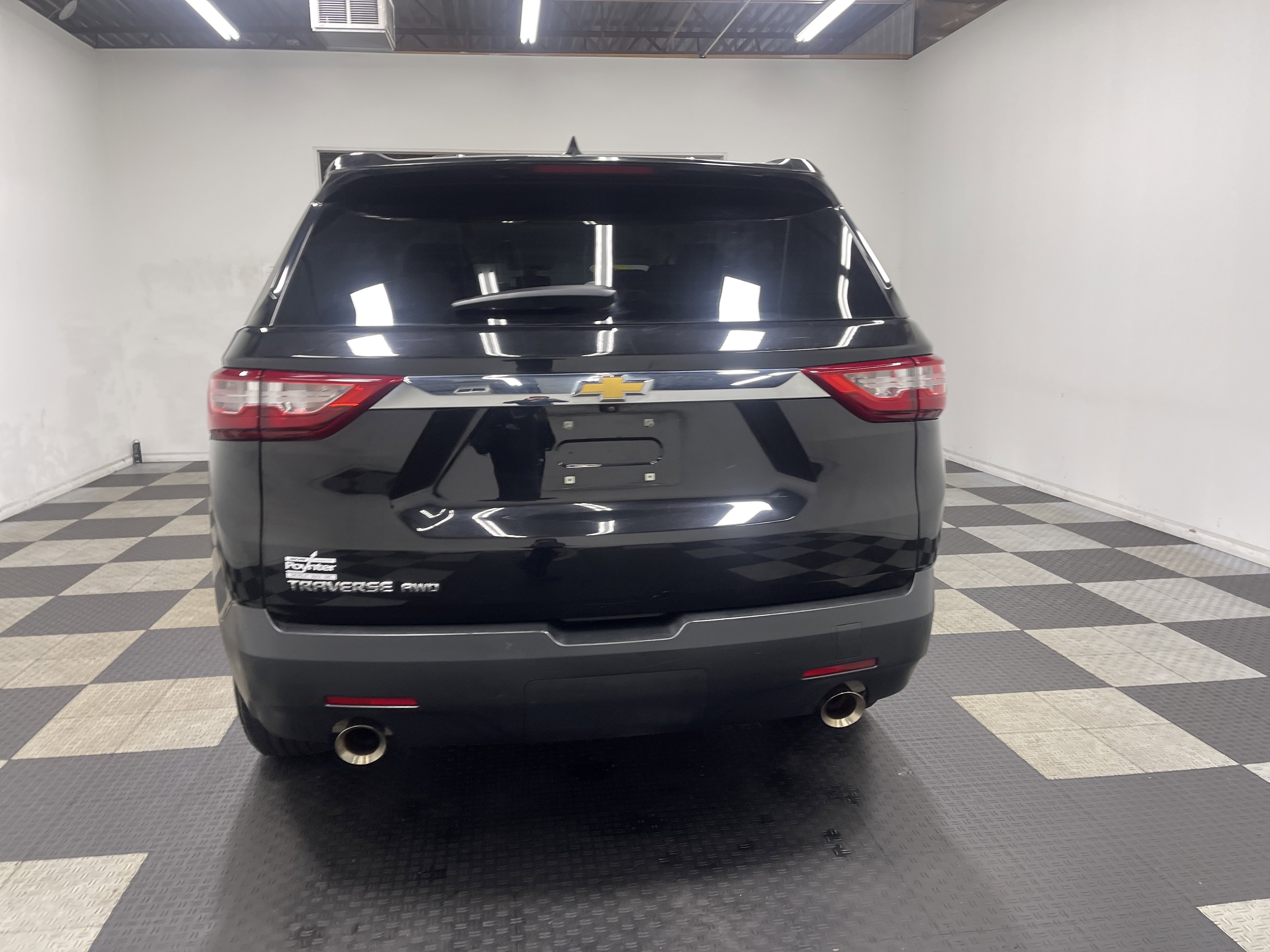 Used 2021 Chevrolet Traverse LS AWD/4WD image 3