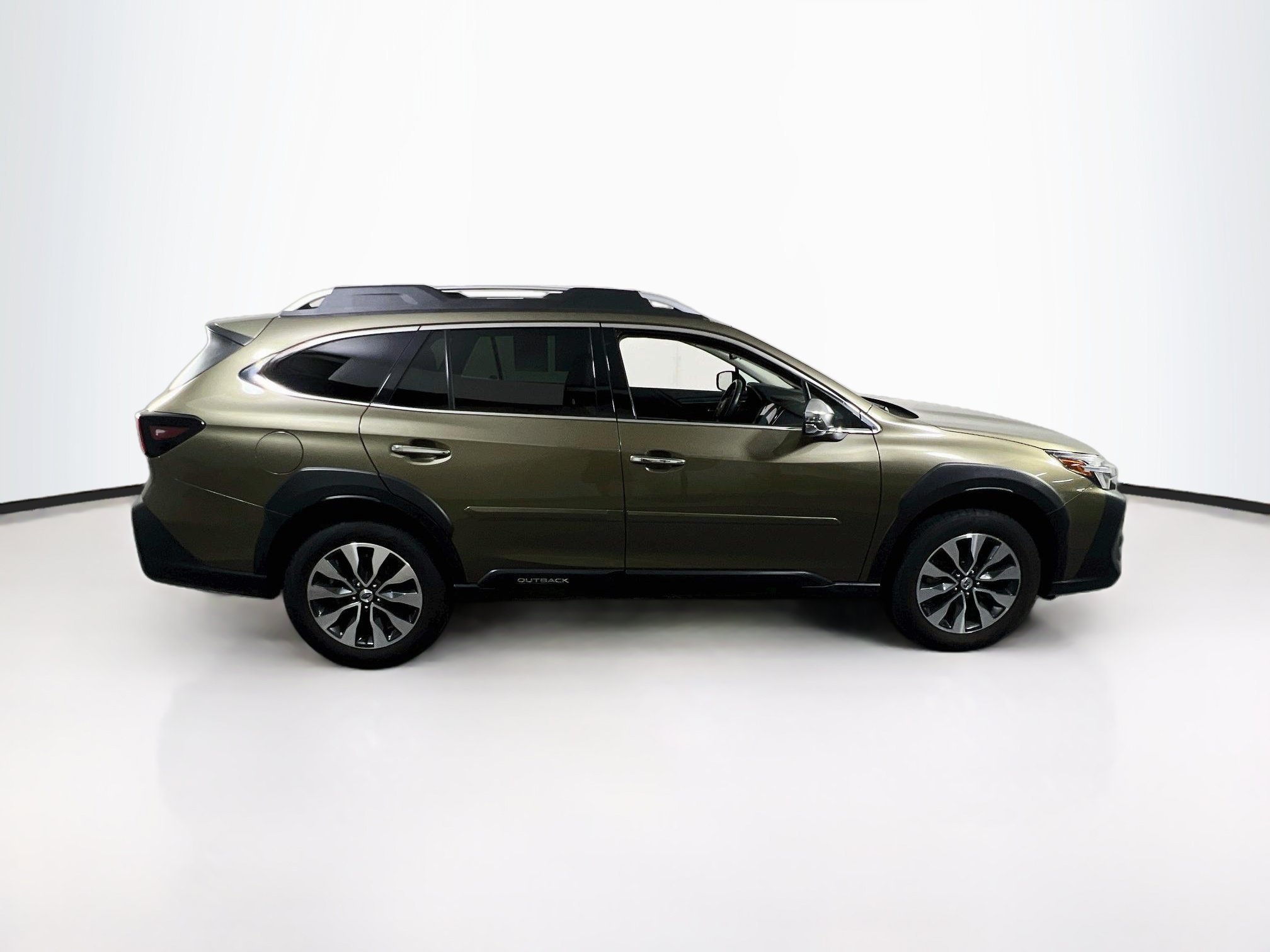 Used 2023 Subaru Outback Touring AWD/4WD image 4