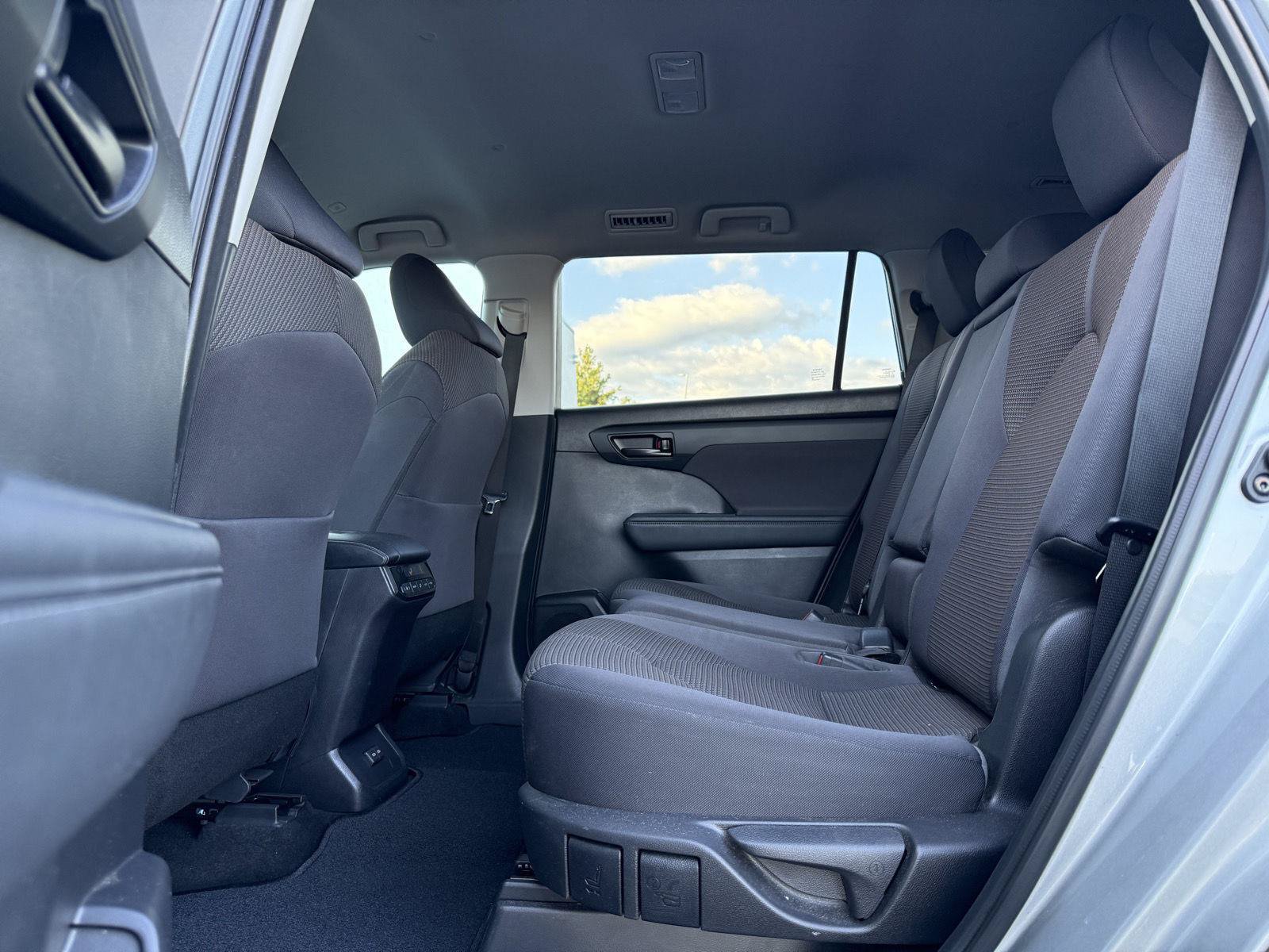 Used 2023 Toyota Highlander LE FWD image 20