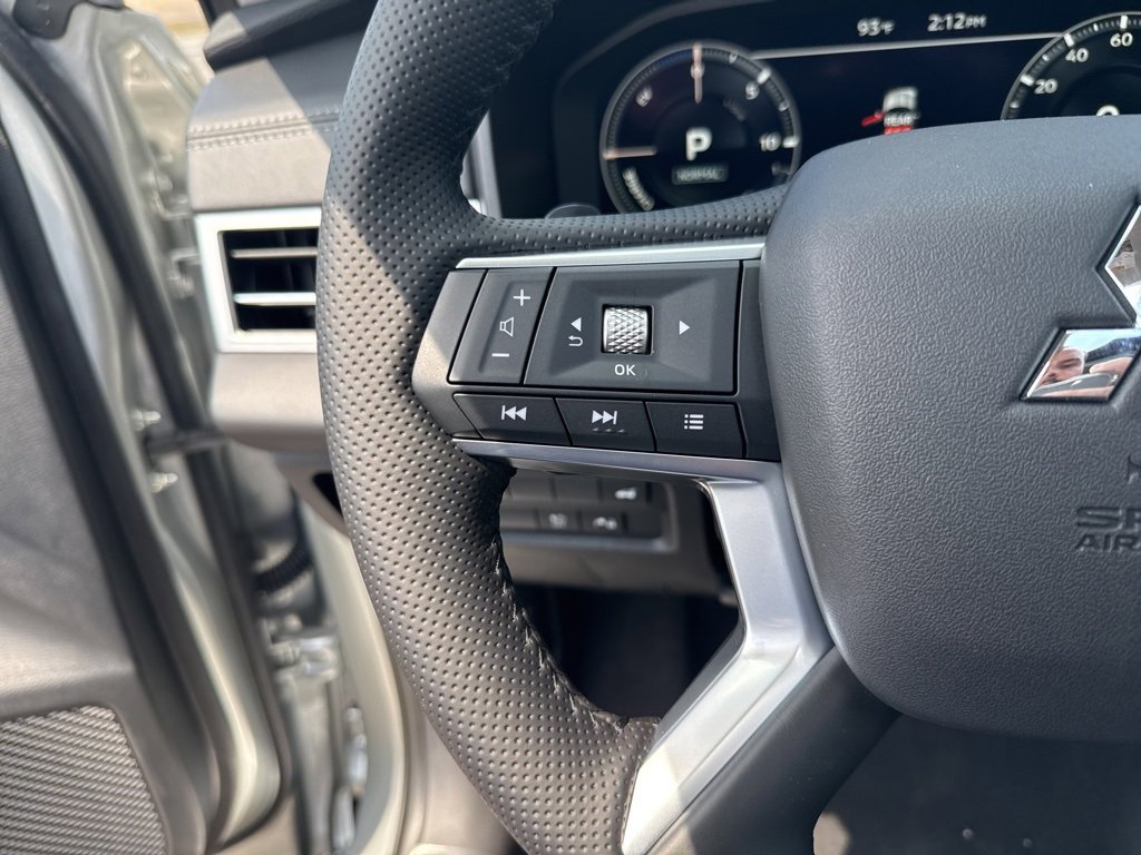New 2025 Mitsubishi Outlander SE image 37
