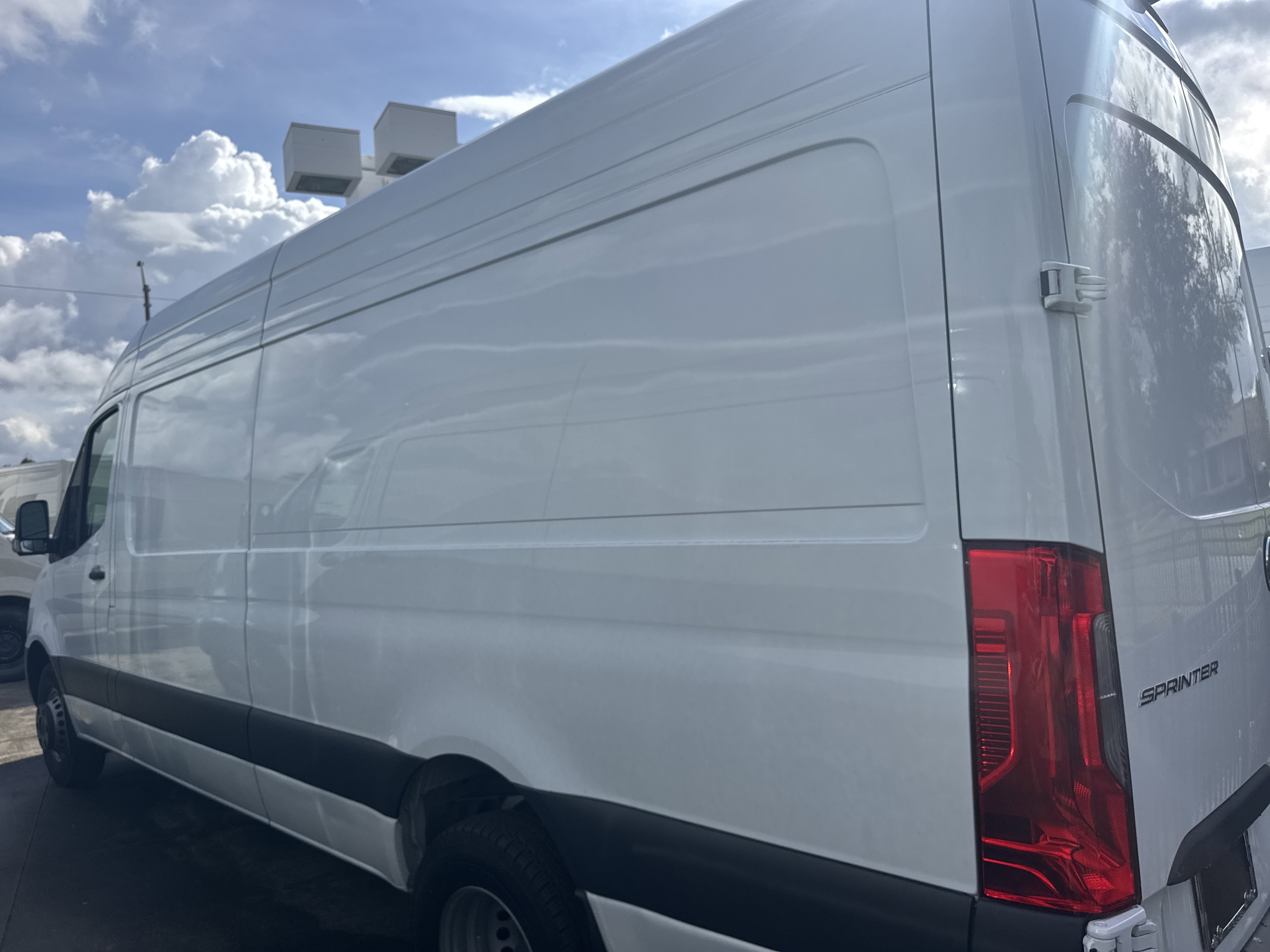 Used 2025 Mercedes-Benz Sprinter 3500 image 3