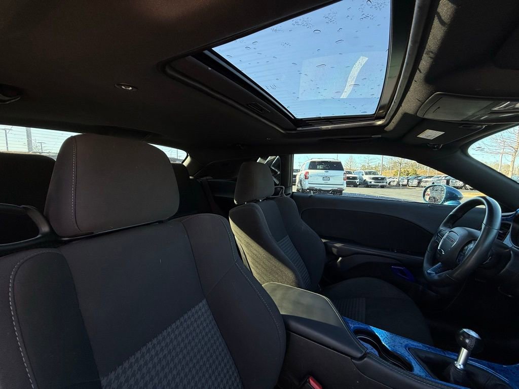 Used 2023 Dodge Challenger R/T w/ Blacktop Package image 30