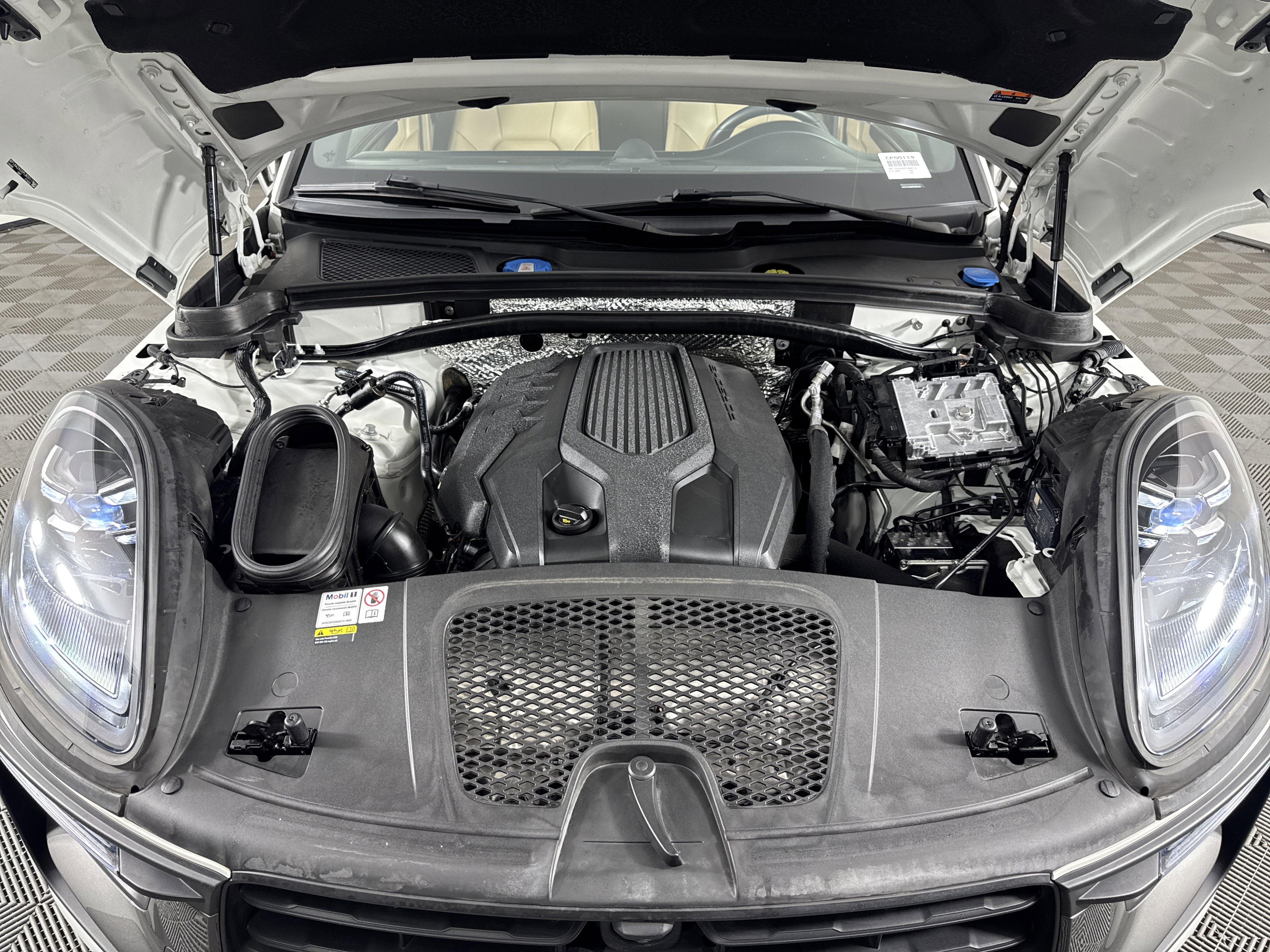 Used 2023 Porsche Macan Turbo image 11