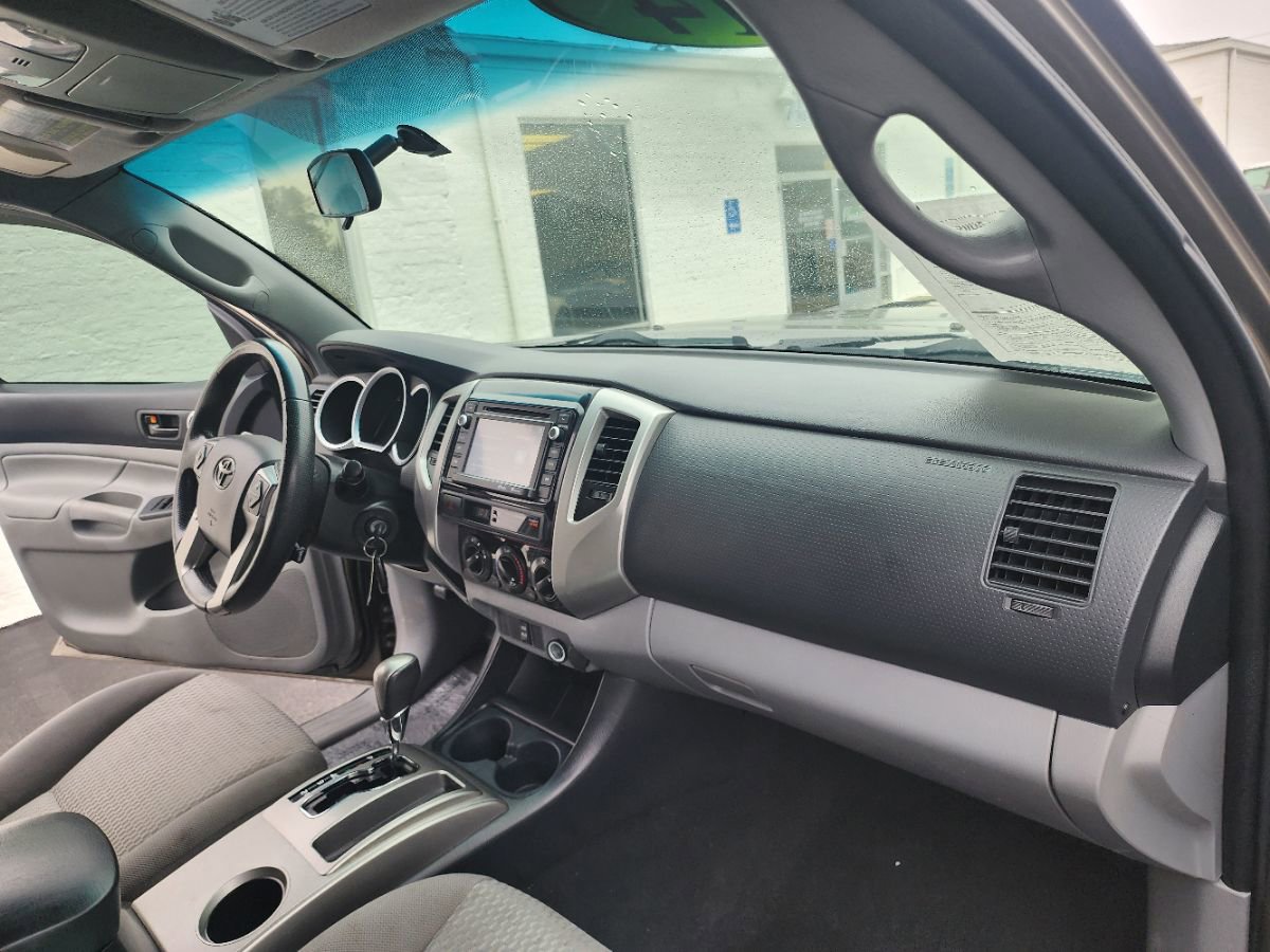 Used 2014 Toyota Tacoma PreRunner w/ SR5 Package image 10