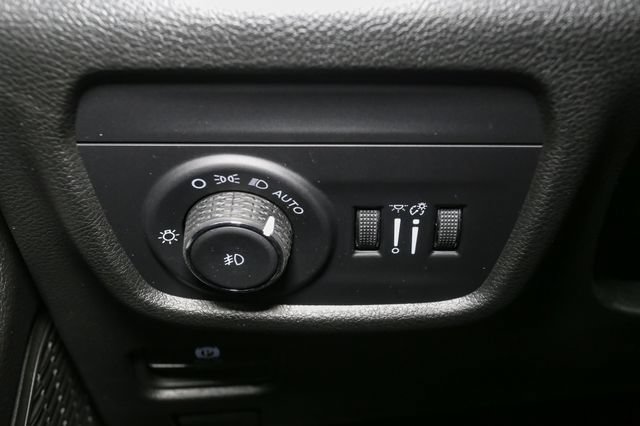 Used 2025 Jeep Grand Cherokee Limited AWD/4WD image 39