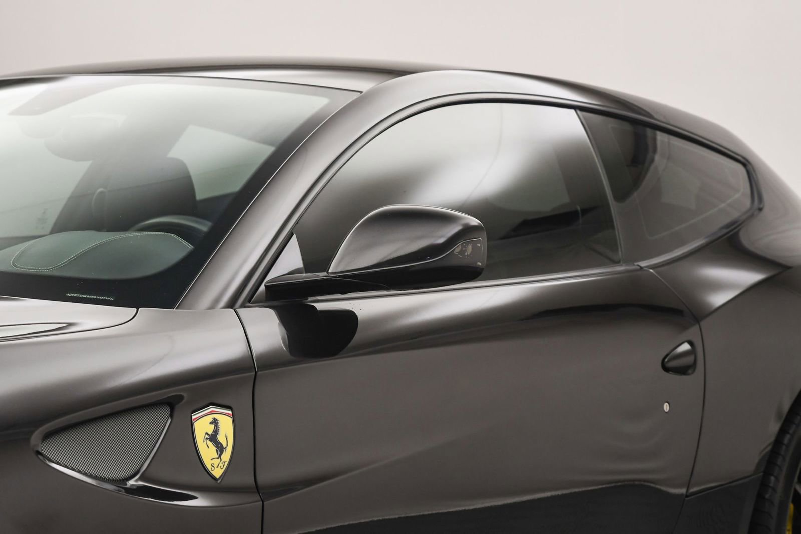 Used 2015 Ferrari FF image 11