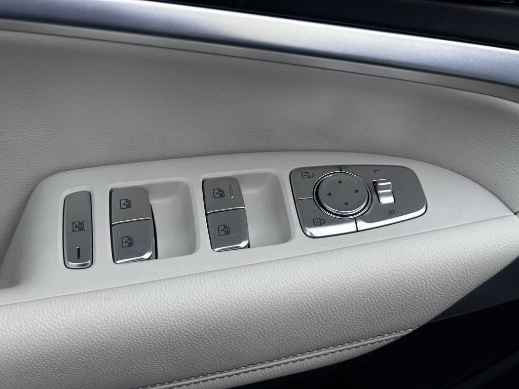 Used 2024 Genesis G70 2.5T image 19