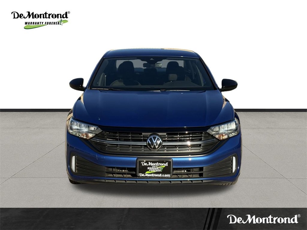 Used 2024 Volkswagen Jetta Sport image 2