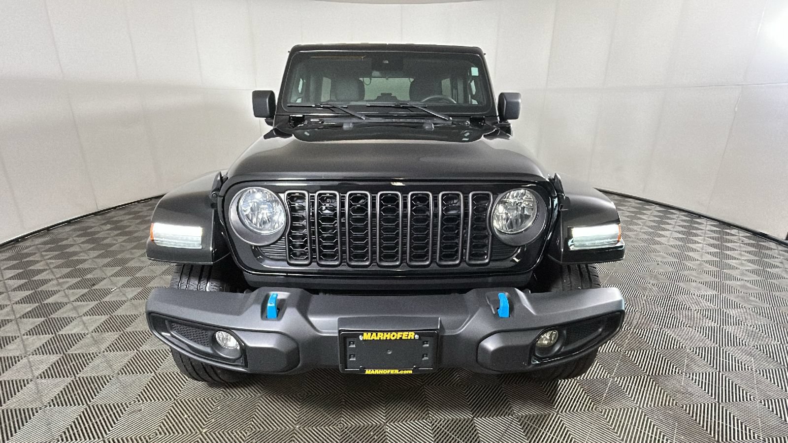 Used 2024 Jeep Wrangler Unlimited w/ Convenience Group AWD/4WD image 9