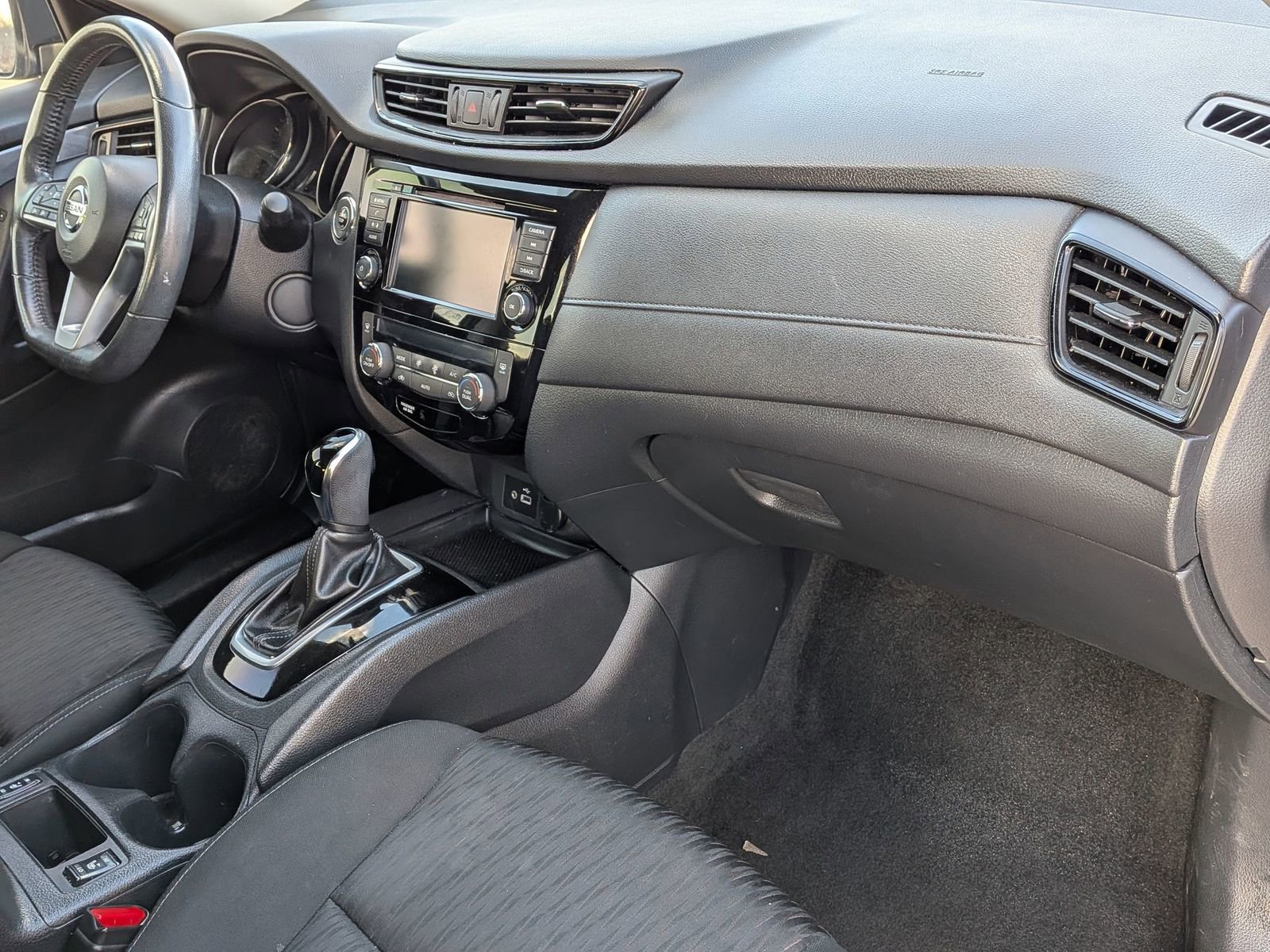 Certified 2018 Nissan Rogue SV image 22
