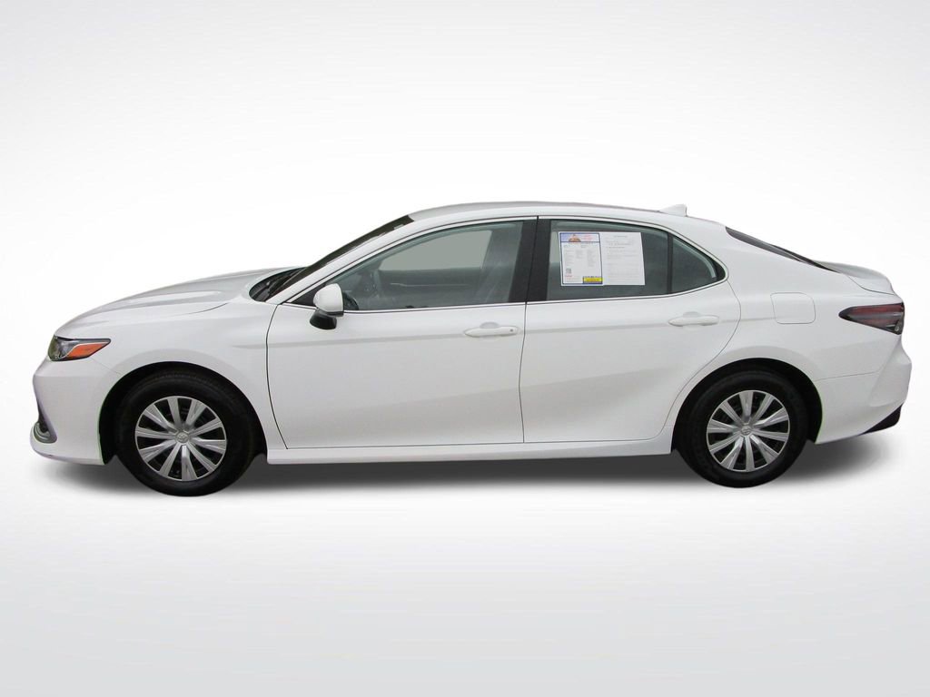 Used 2022 Toyota Camry LE image 2
