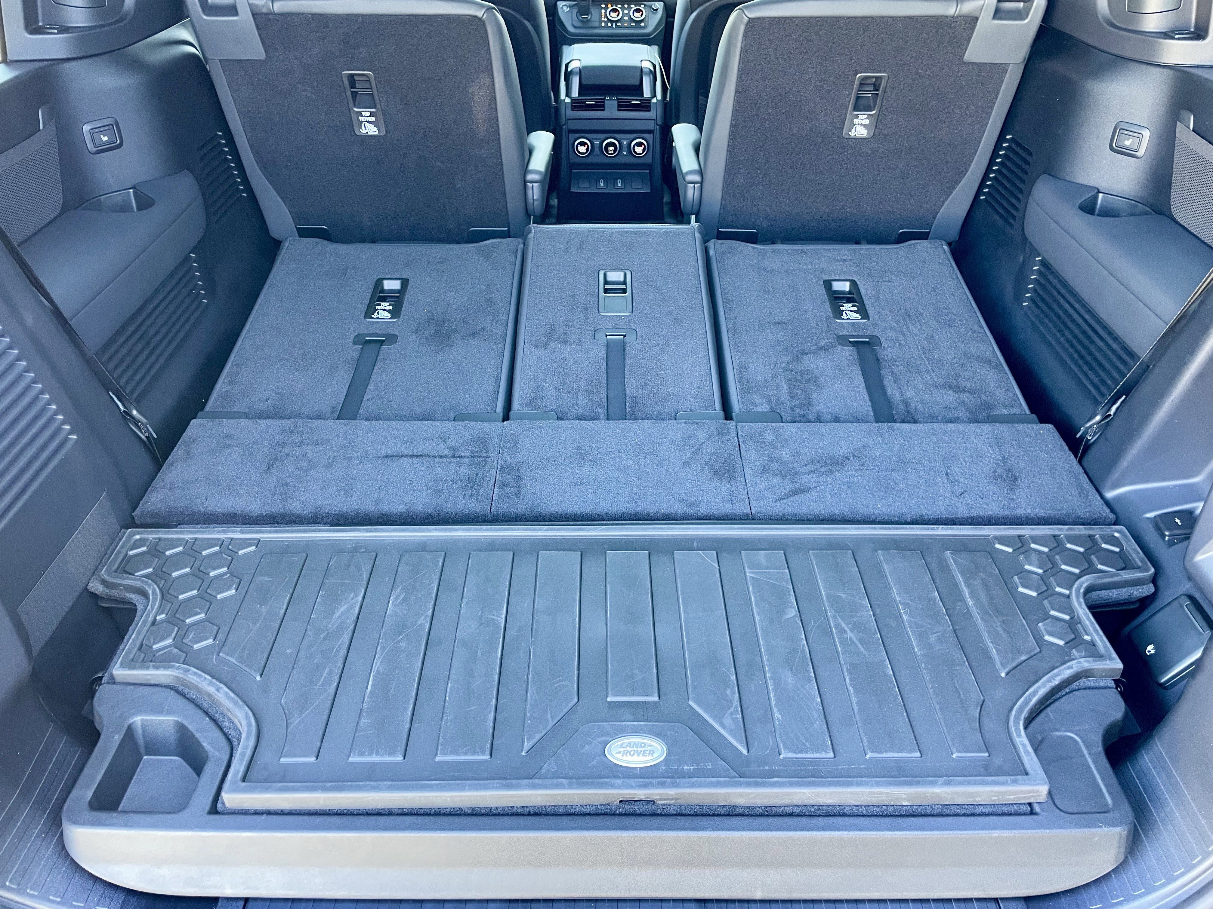 New 2026 Land Rover Defender 130 X-Dynamic SE image 37