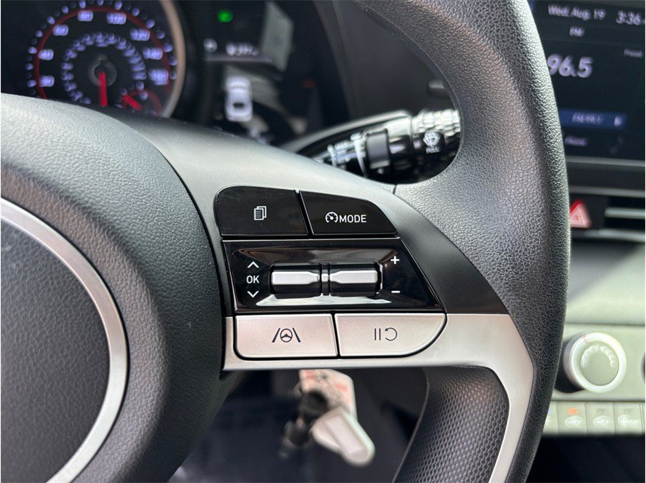 Used 2022 Hyundai Elantra SE FWD image 21