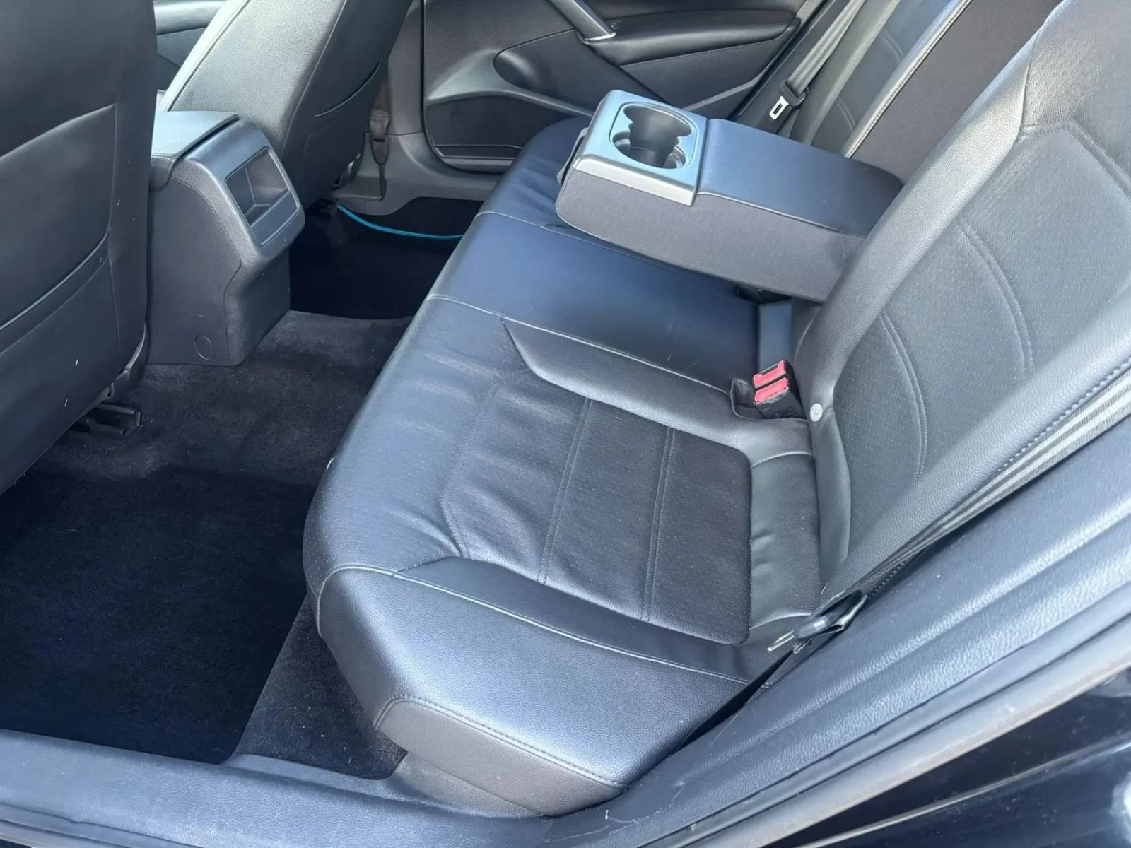 Used 2018 Volkswagen Passat 2.0T R-Line FWD image 16