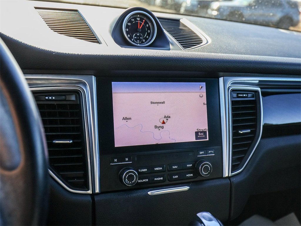 Used 2018 Porsche Macan Base image 30