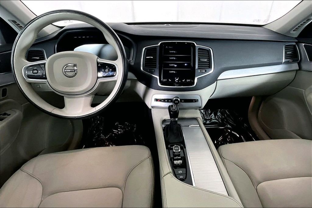 Used 2017 Volvo XC90 T6 Momentum w/ Vision Package image 15