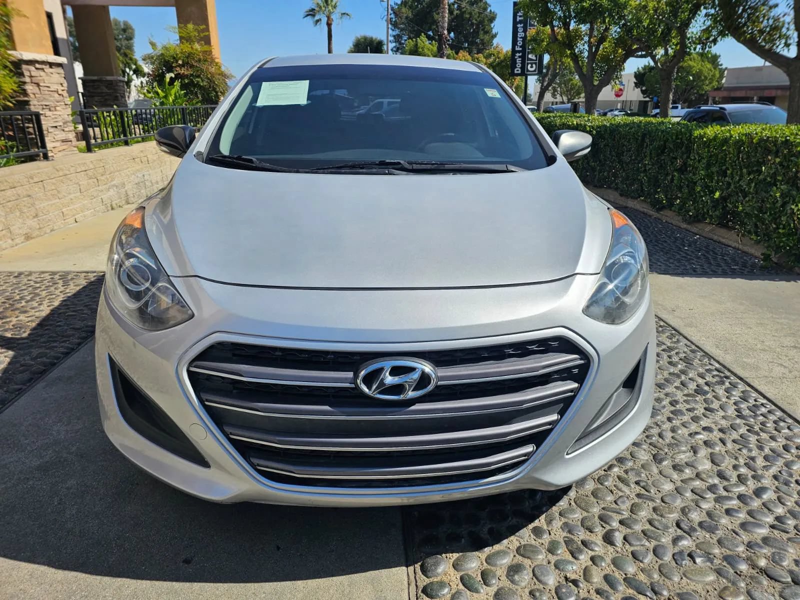 Used 2017 Hyundai Elantra GT FWD image 2