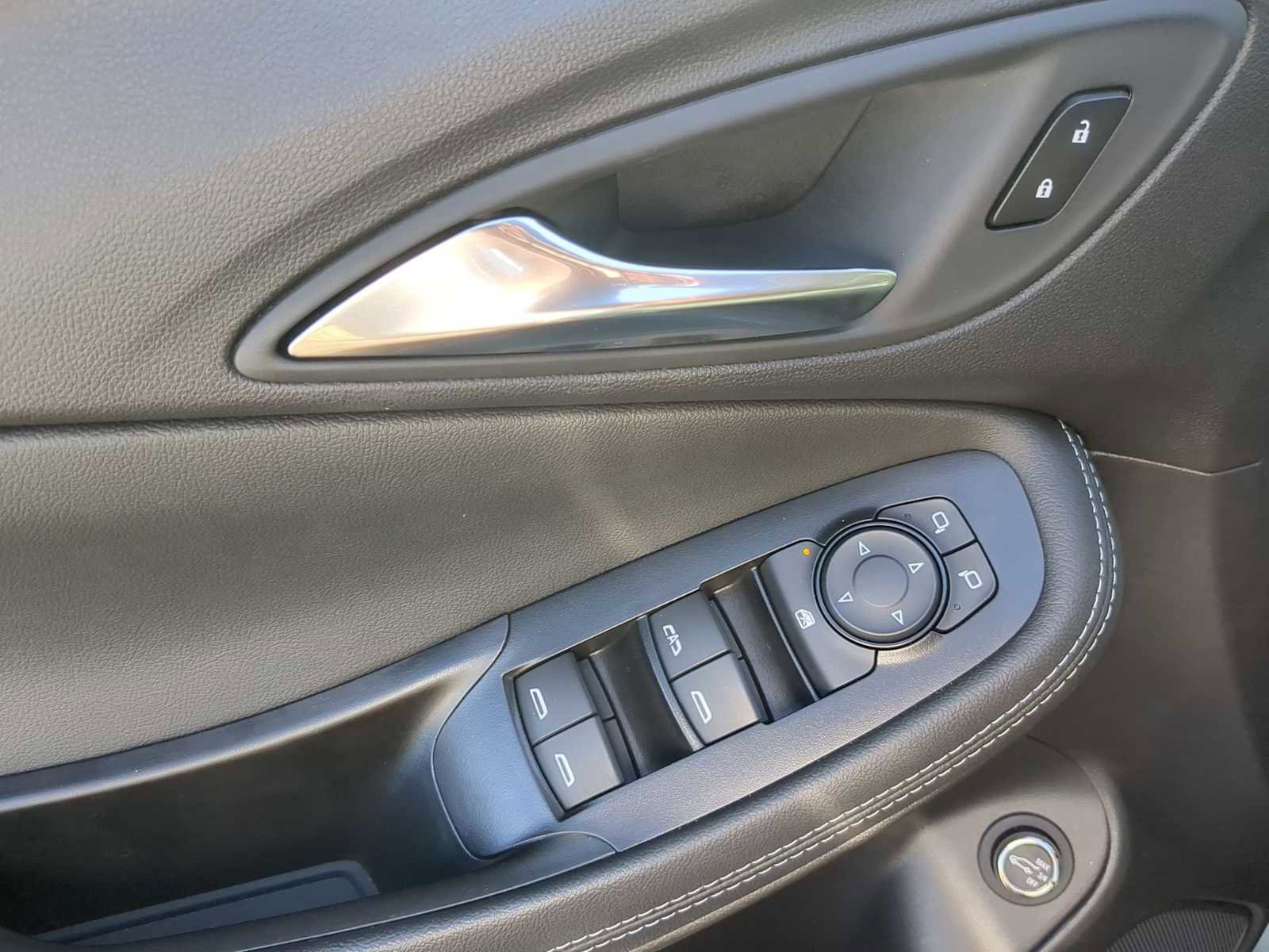 Used 2025 Buick Encore GX Preferred image 12
