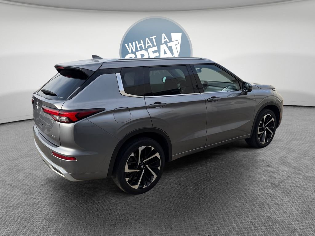 Used 2022 Mitsubishi Outlander SEL image 3