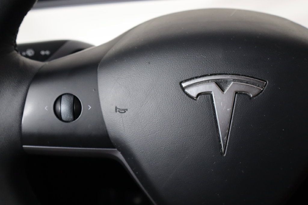 Used 2023 Tesla Model Y Long Range AWD/4WD image 8