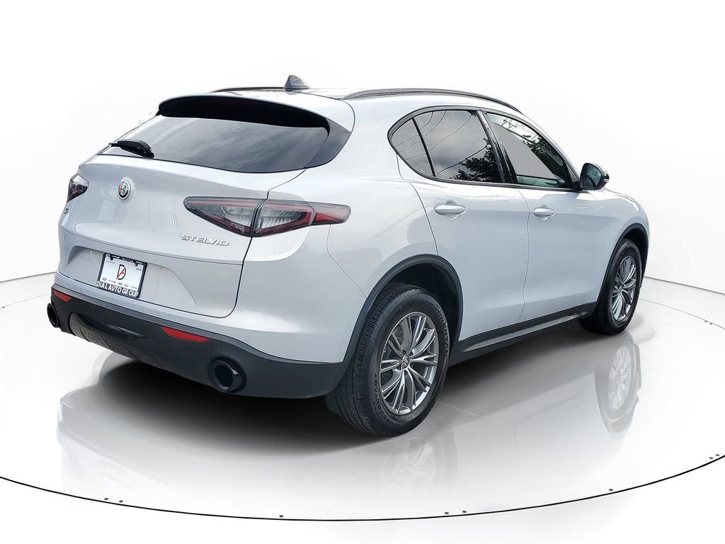 Used 2024 Alfa Romeo Stelvio Sprint AWD/4WD image 4