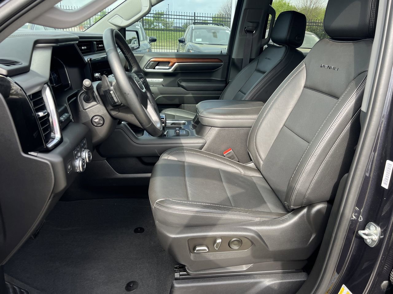 Used 2023 GMC Sierra 1500 Denali w/ Denali Reserve Package AWD/4WD image 24