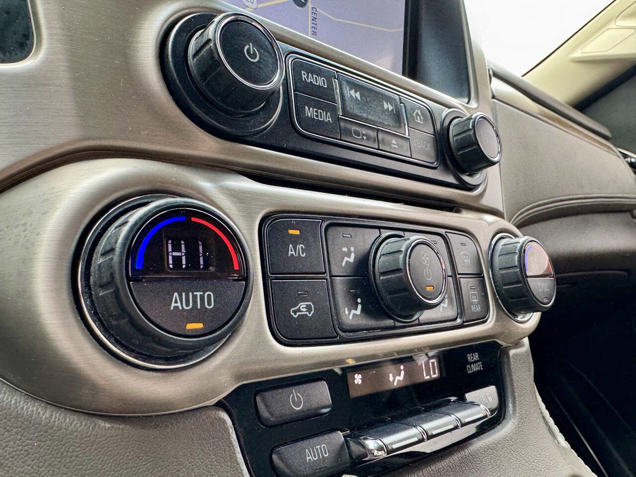 Used 2019 GMC Yukon XL Denali w/ Denali Ultimate Package AWD/4WD image 18