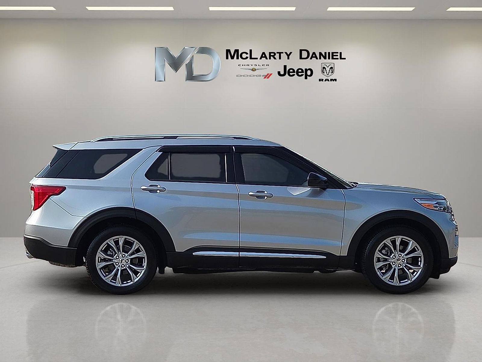 Used 2024 Ford Explorer Limited RWD image 6
