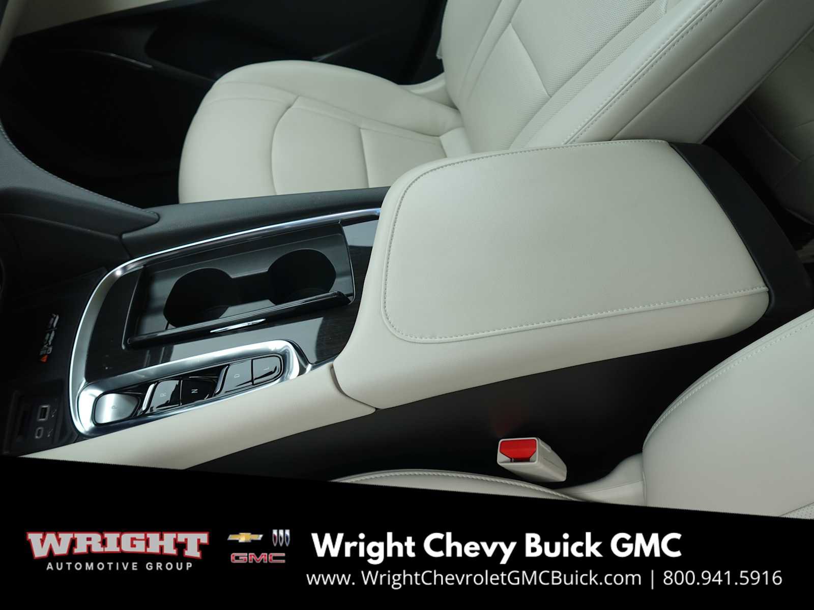 Used 2023 Buick Enclave Essence image 22