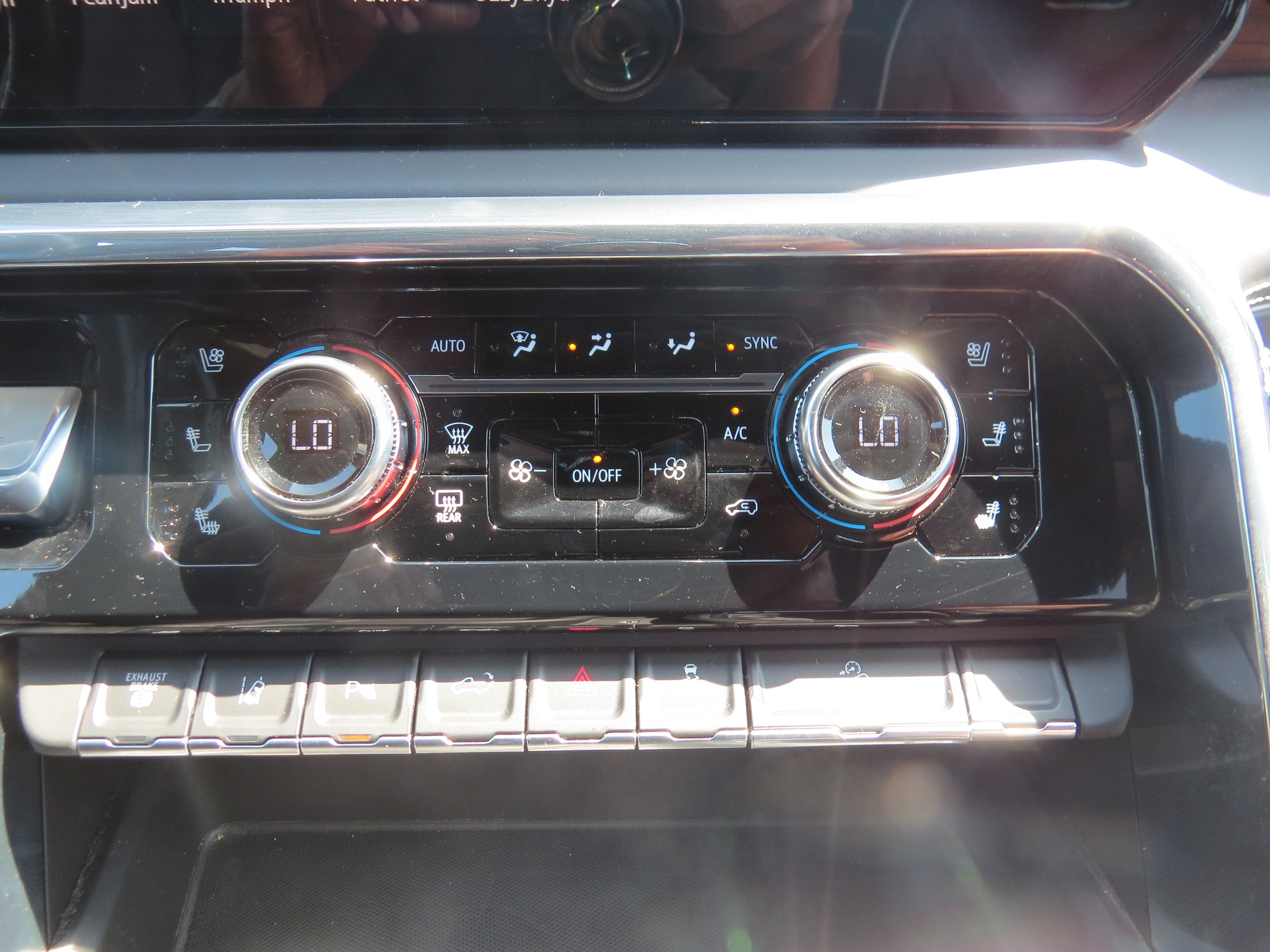 Used 2024 GMC Sierra 2500 Denali Ultimate AWD/4WD image 22