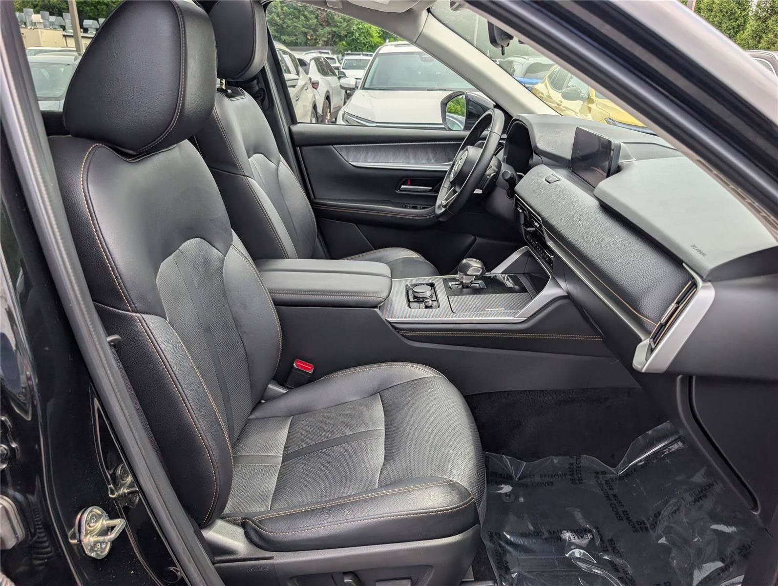 Used 2024 MAZDA CX-90 Plug-In Hybrid w/ Preferred AWD/4WD image 12