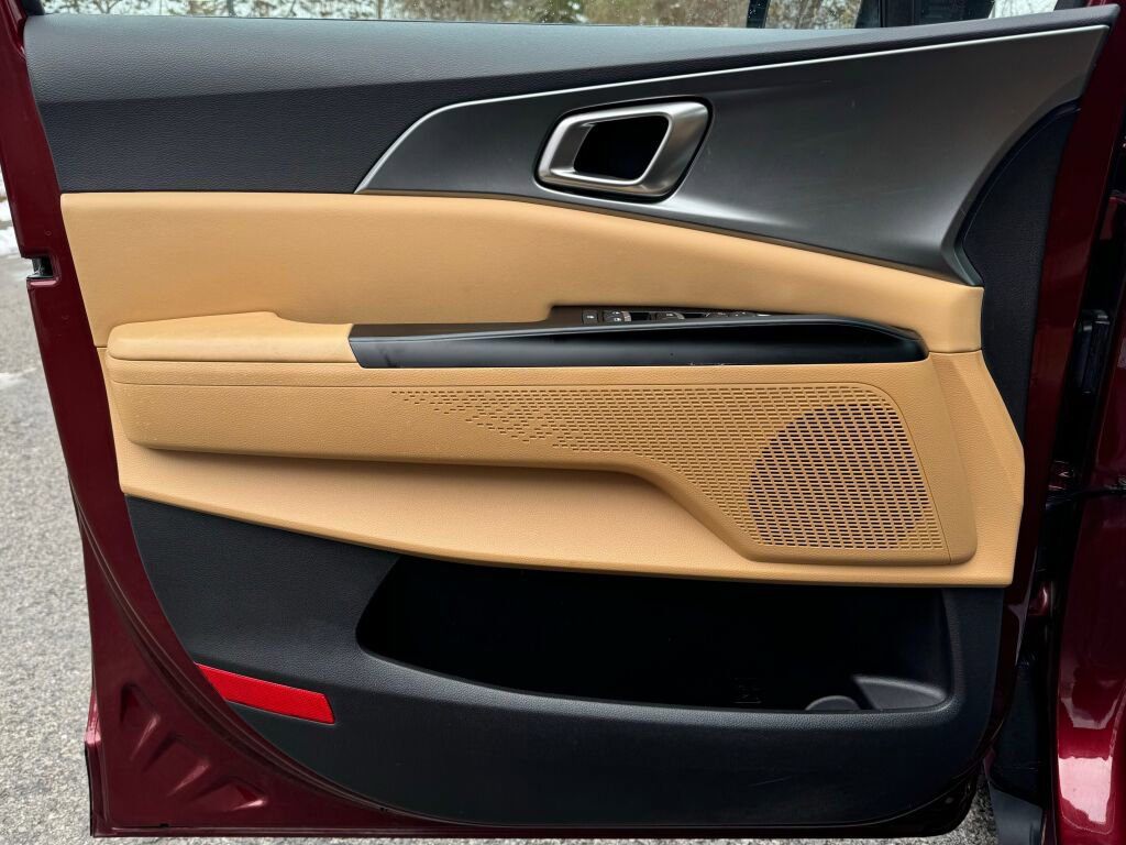 Used 2024 Kia Carnival LX image 13