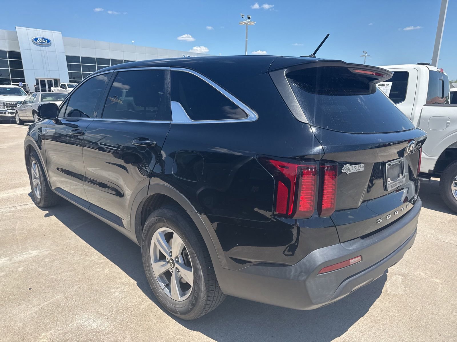 Used 2021 Kia Sorento LX FWD image 4
