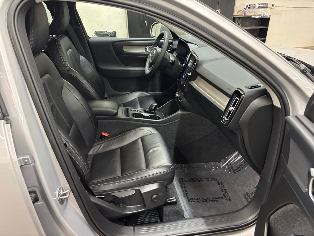 Certified 2023 Volvo XC40 B5 Core AWD/4WD image 19