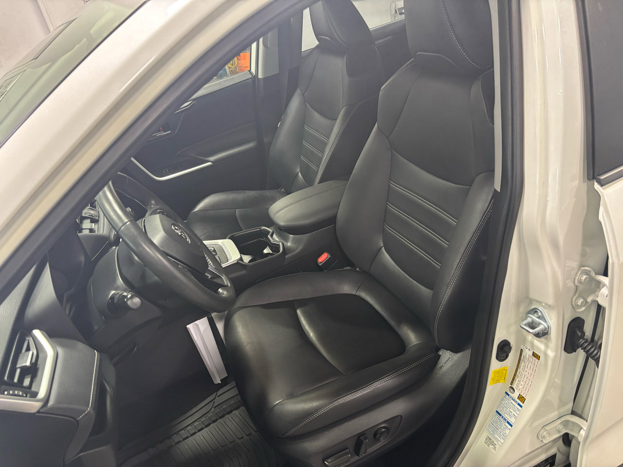 Used 2021 Toyota RAV4 XLE Premium image 20