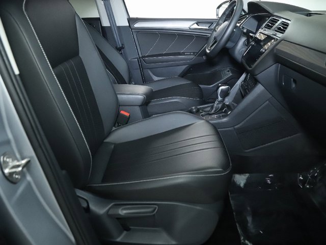 Used 2024 Volkswagen Tiguan SE image 34