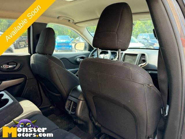 Used 2018 Jeep Cherokee Latitude w/ Cold Weather Group AWD/4WD image 13