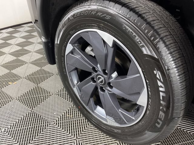 Used 2025 Nissan Rogue SV FWD image 16