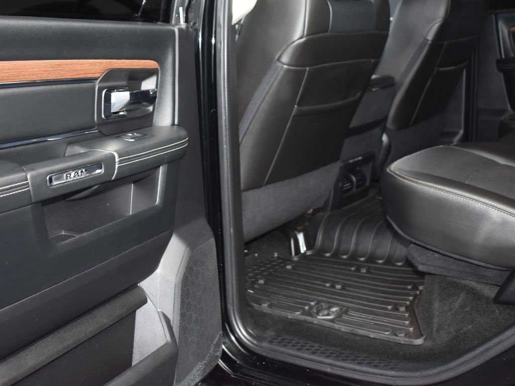 Used 2015 RAM 2500 Laramie w/ Black Appearance Group image 9