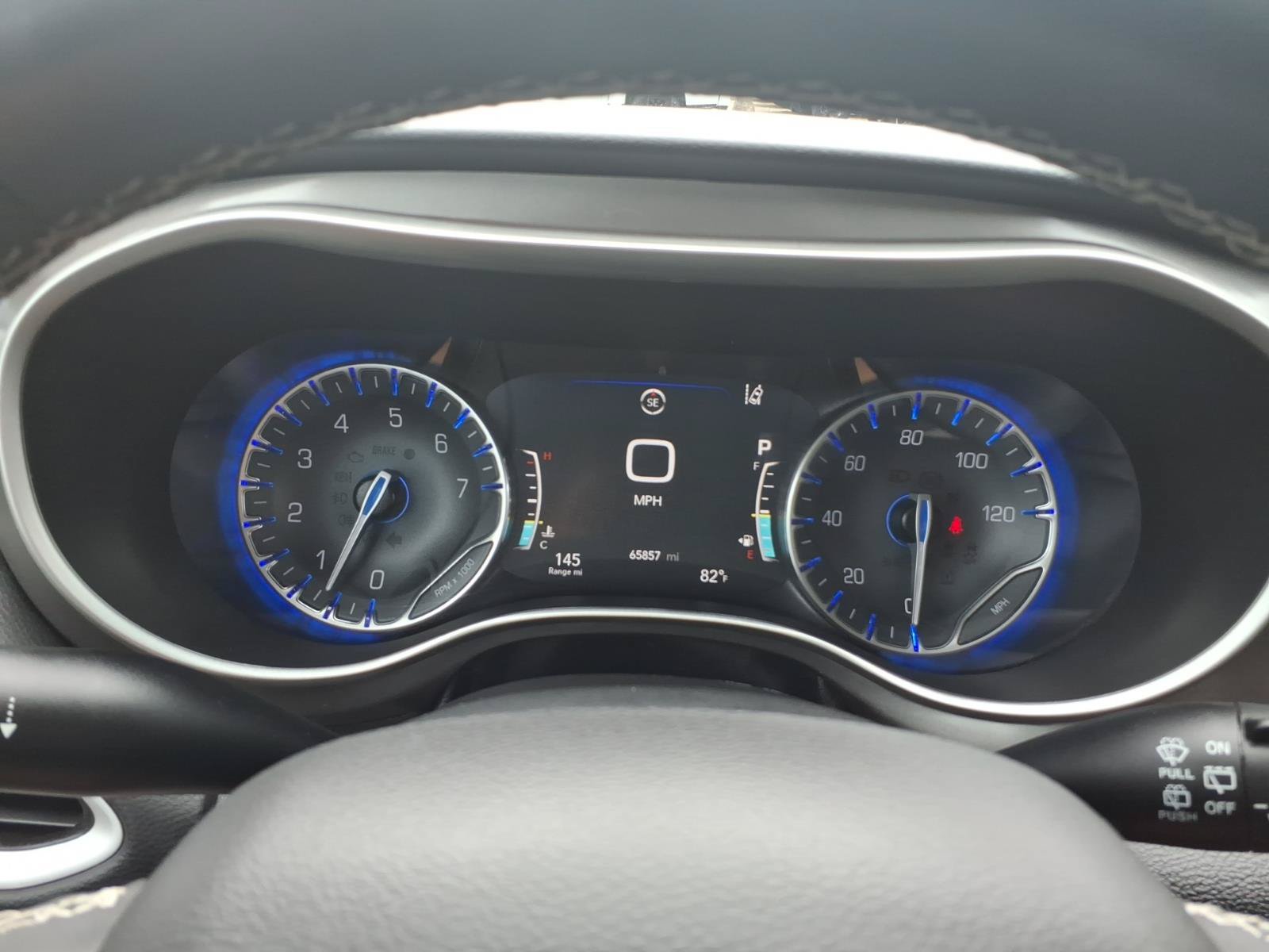 Used 2023 Chrysler Pacifica Touring-L FWD image 16