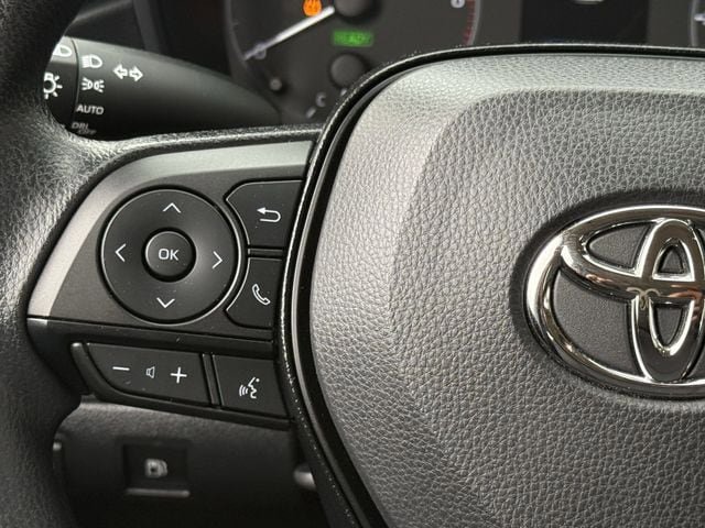 Used 2025 Toyota Corolla LE FWD image 14
