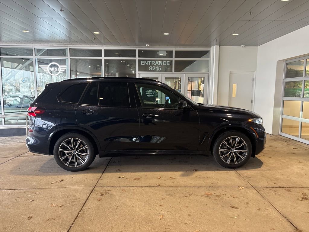 Used 2024 BMW X5 xDrive40i w/ M Sport Package image 2