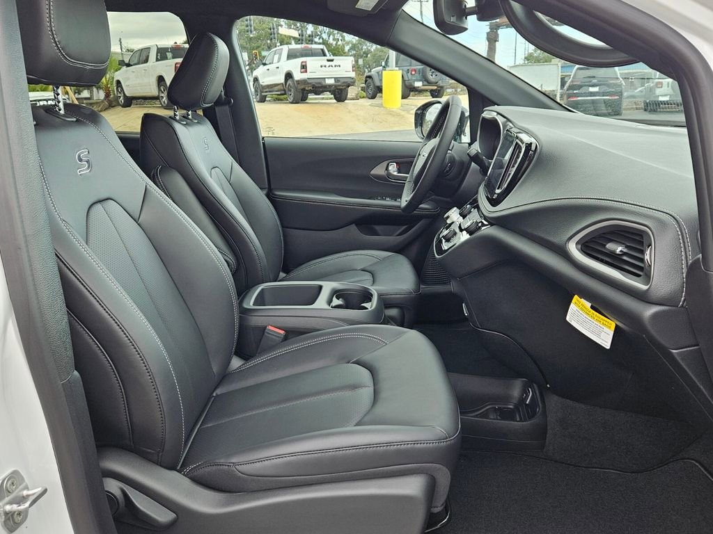 New 2026 Chrysler Pacifica Select w/ S Appearance Package FWD image 15
