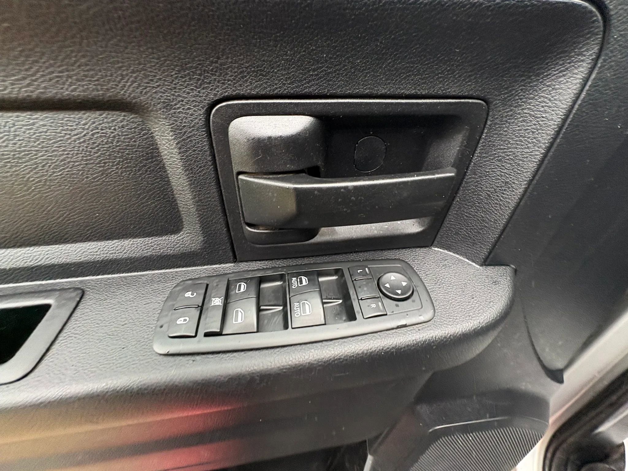Used 2014 RAM 3500 ST w/ Protection Group AWD/4WD image 11