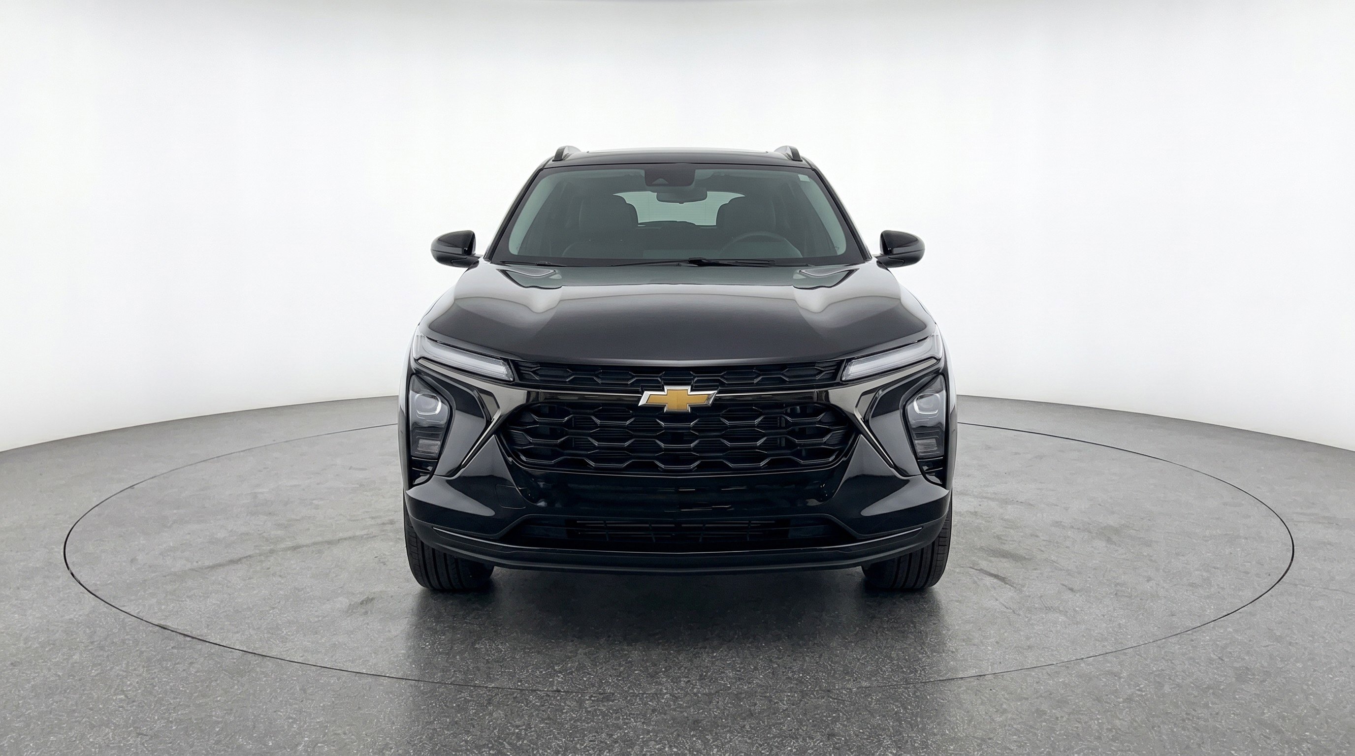Used 2025 Chevrolet Trax LT FWD image 2