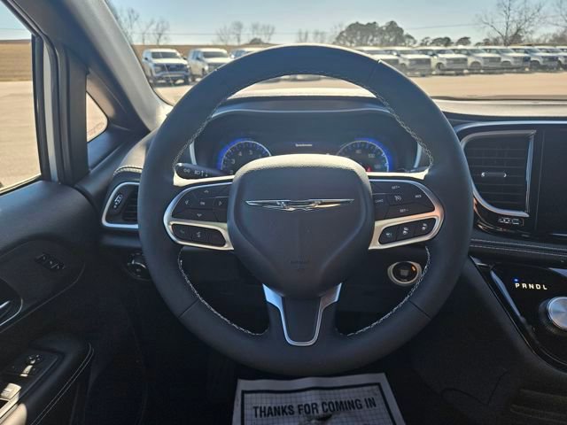 New 2026 Chrysler Pacifica Select image 14